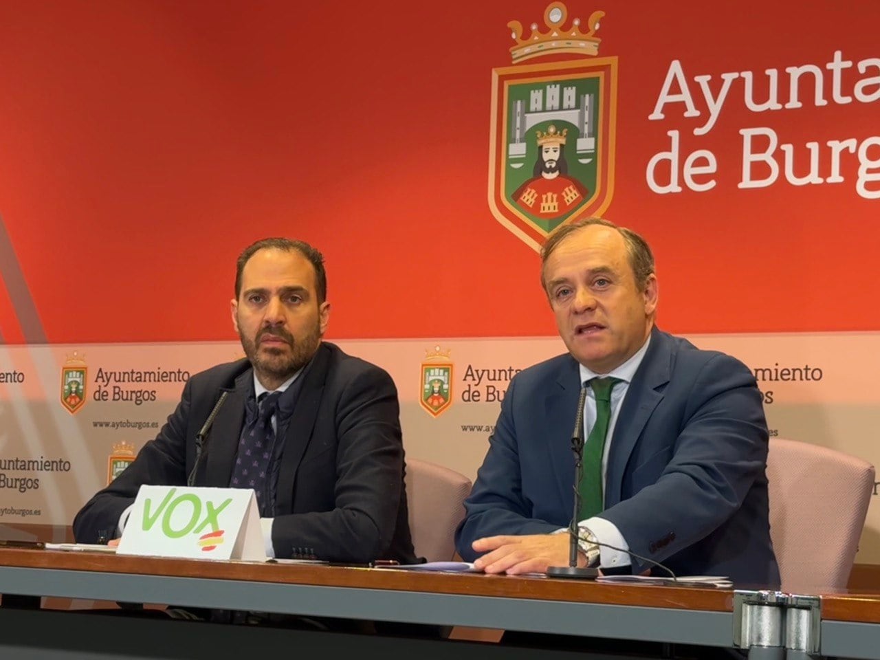 Ignacio Peña y Fernando Martínez-Acitores, de Vox, que presentaron las medidas contra &quot;empadronamientos ilegales&quot;