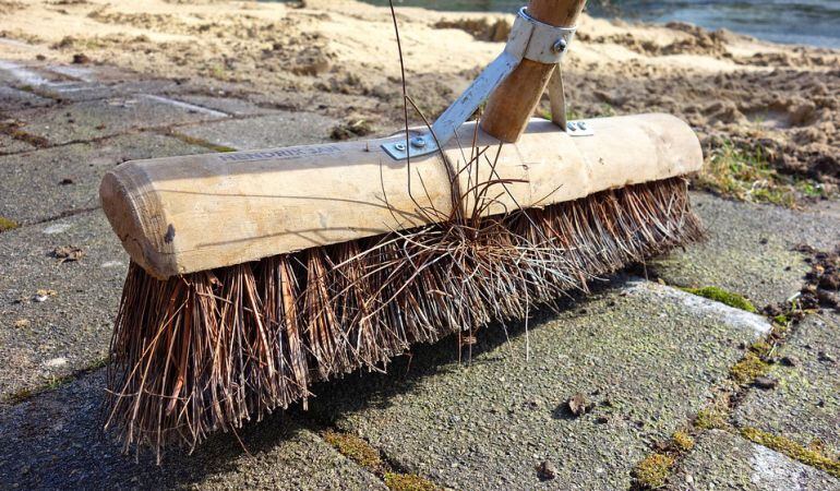 Mejorar la limpieza viaria es una de las demandas de los vecinos