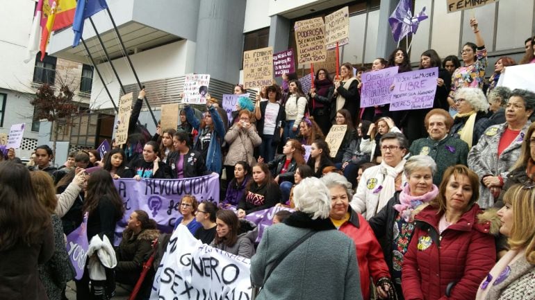 Mujeres de toda edad y condición celebran el 8 de Marzo en Puertollano