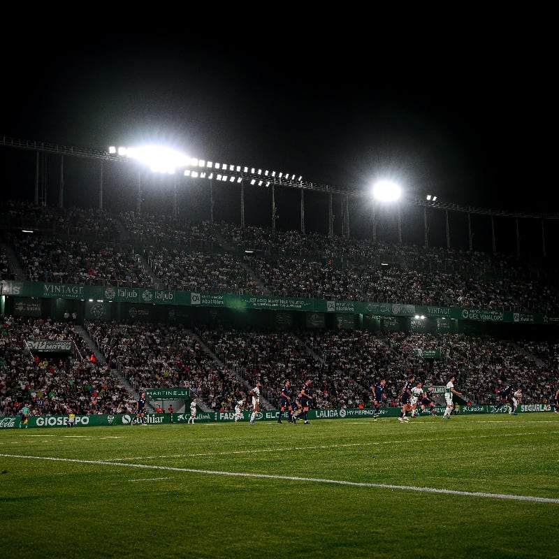 El estadio Martínez Valero en un partido de esta temporada