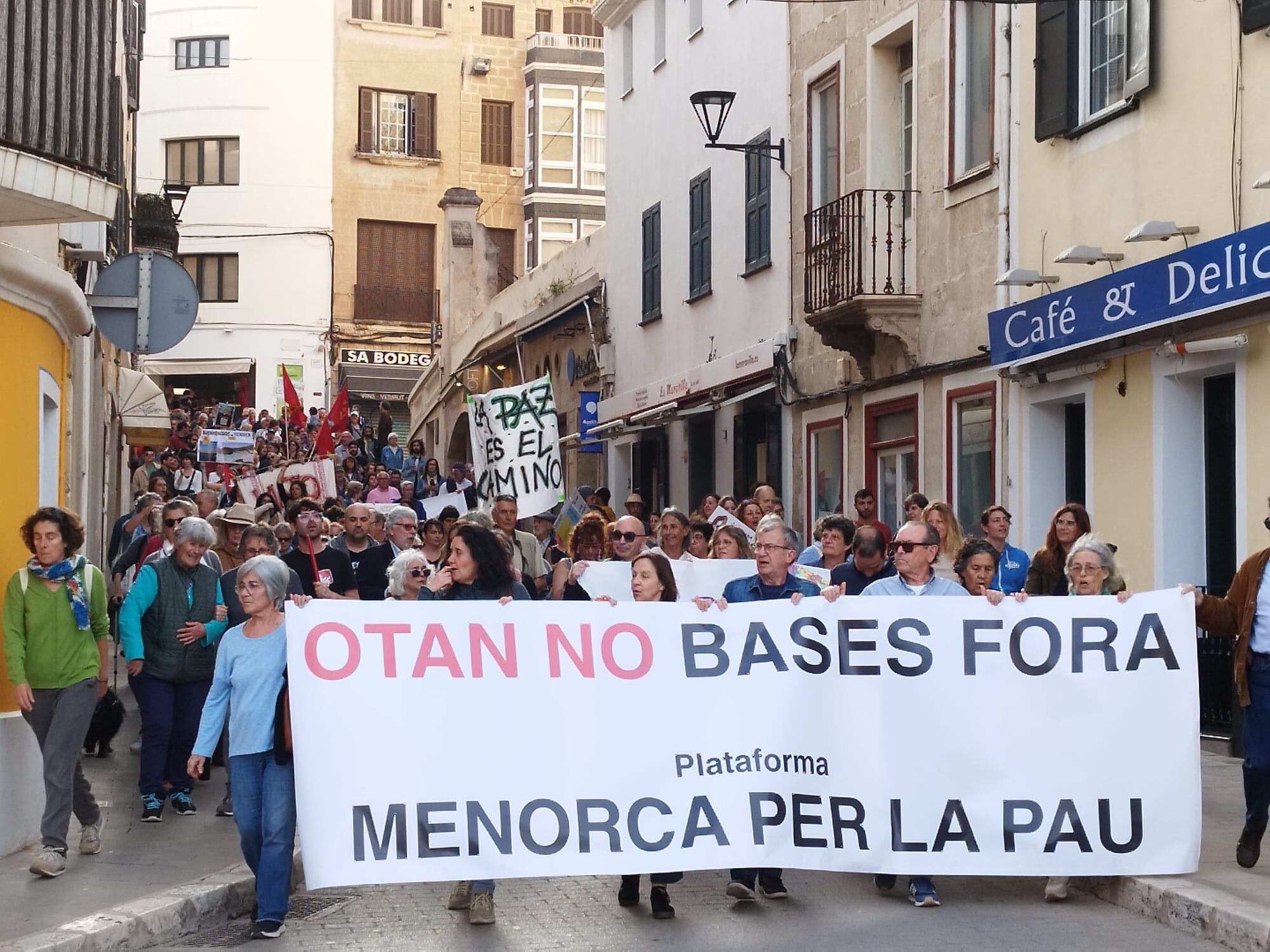 Manifestació a Maó contra l'OTAN