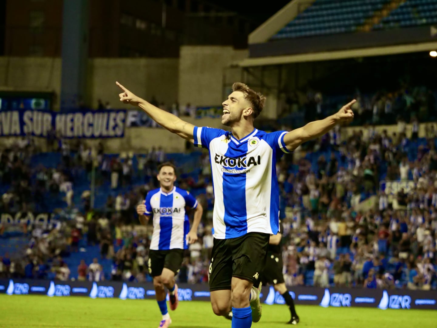 Jorge Galvañ celebra el primer gol del Hércules ante el Atlético Madrileño. Foto: Hércules CF