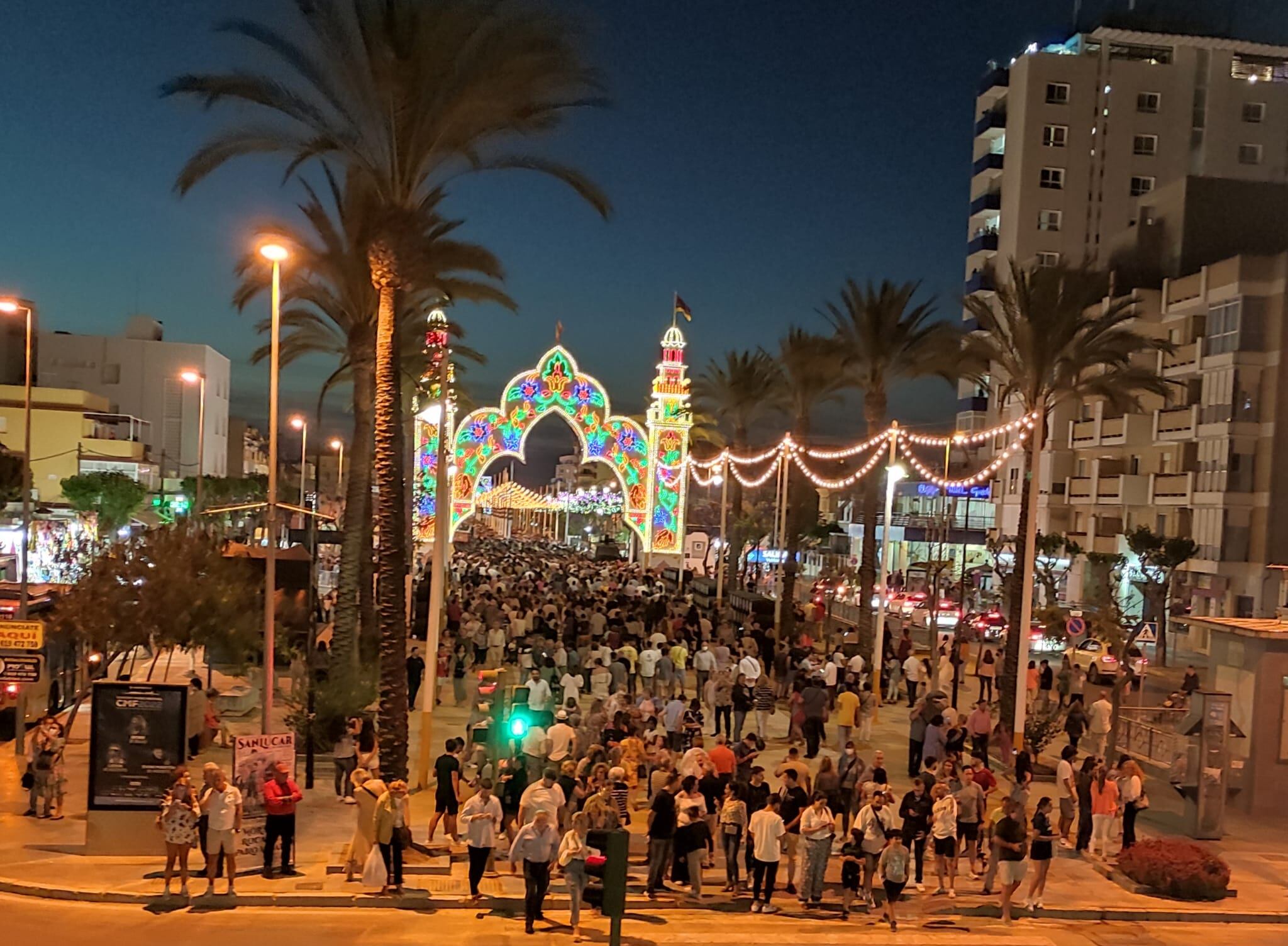 Una de las portadas de la Feria de la Manzanilla