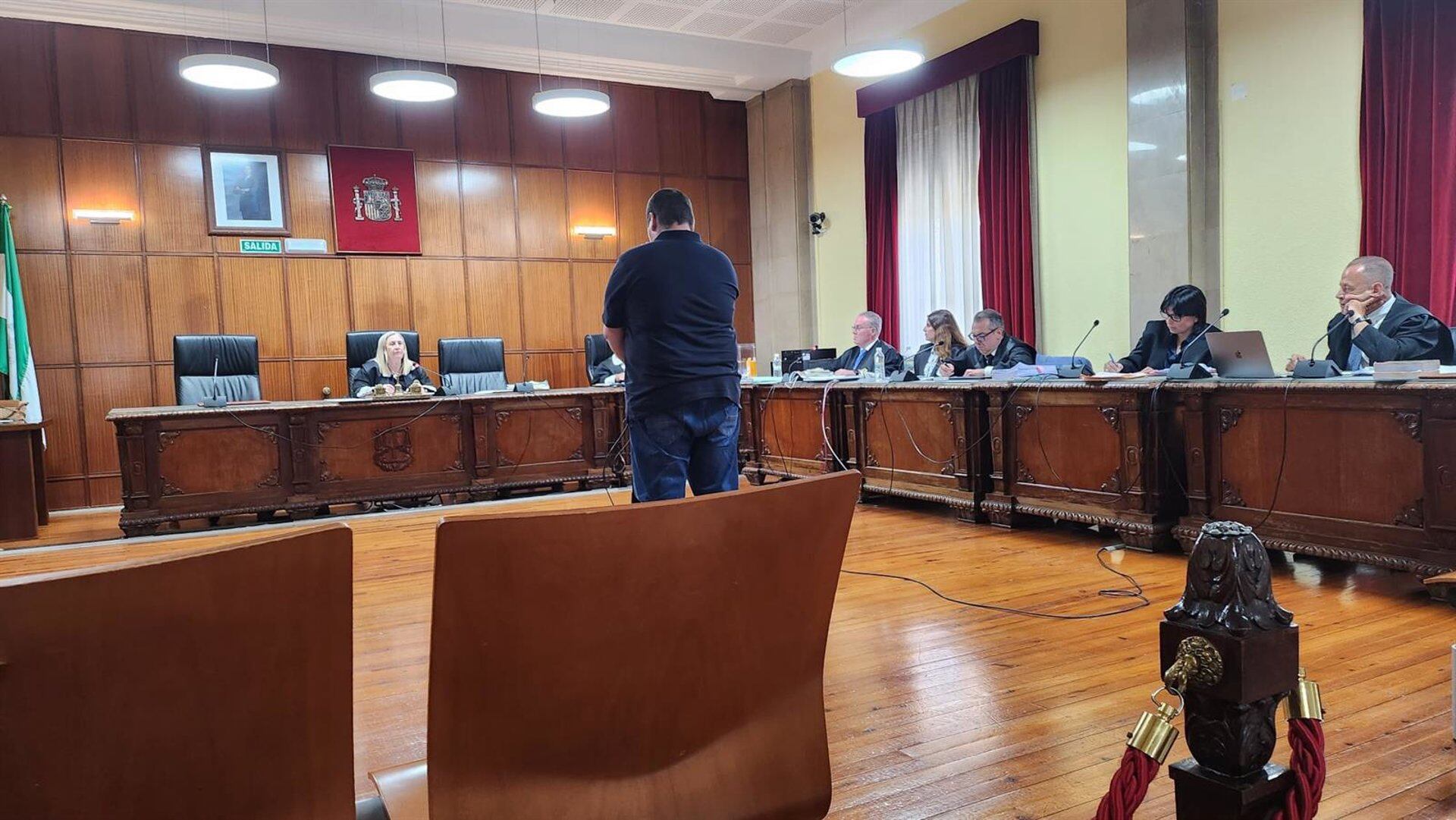 El acusado durante su declaración ante el jurado.