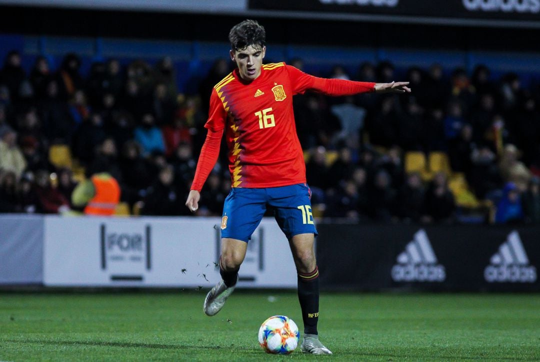 Gonzalo Villar jugando con la selección española sub-21