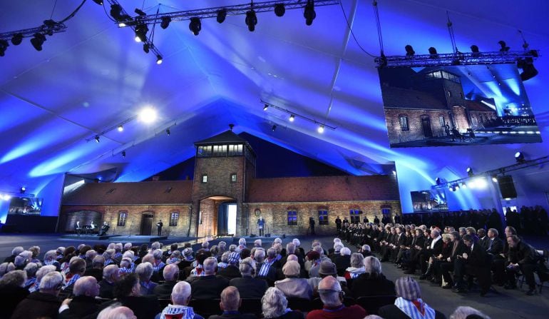 Ceremonia en recuerdo de las víctimas del Holocausto