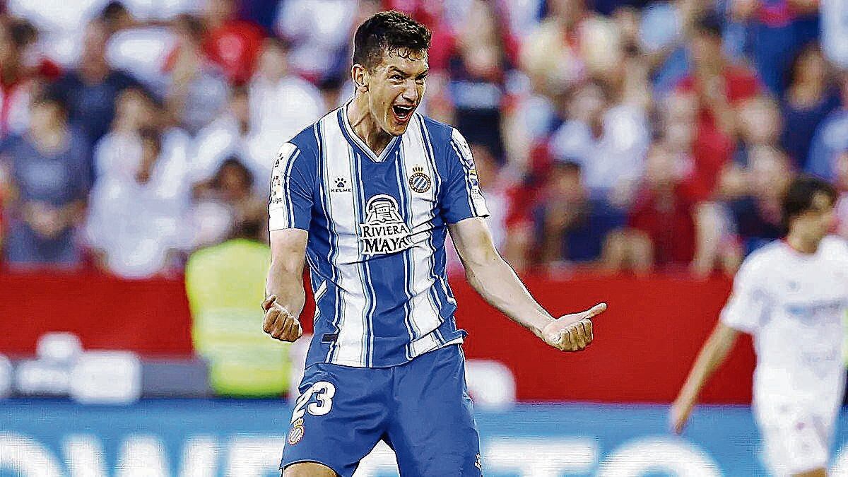 César Montes tiene mercado y contrato en el Espanyol hasta 2028.