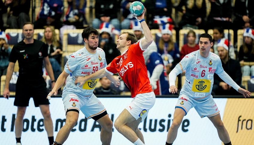 Denmark's Mathias Gidsel (C) vies for the ball with Spain's Daniel Dujshebaev and Angel Fernandez Perez (R) during the Golden League handball match between Denmark and Spain at the Sotra Arena in Straume, western Norway, on November 4, 2023. (Photo by Stian Lysberg Solum / NTB / AFP) / Norway OUT (Photo by STIAN LYSBERG SOLUM/NTB/AFP via Getty Images)