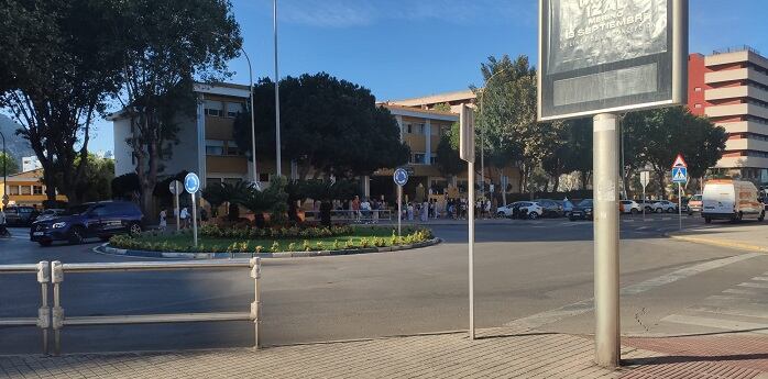 Entrada a un colegio en La Línea de la Concepción