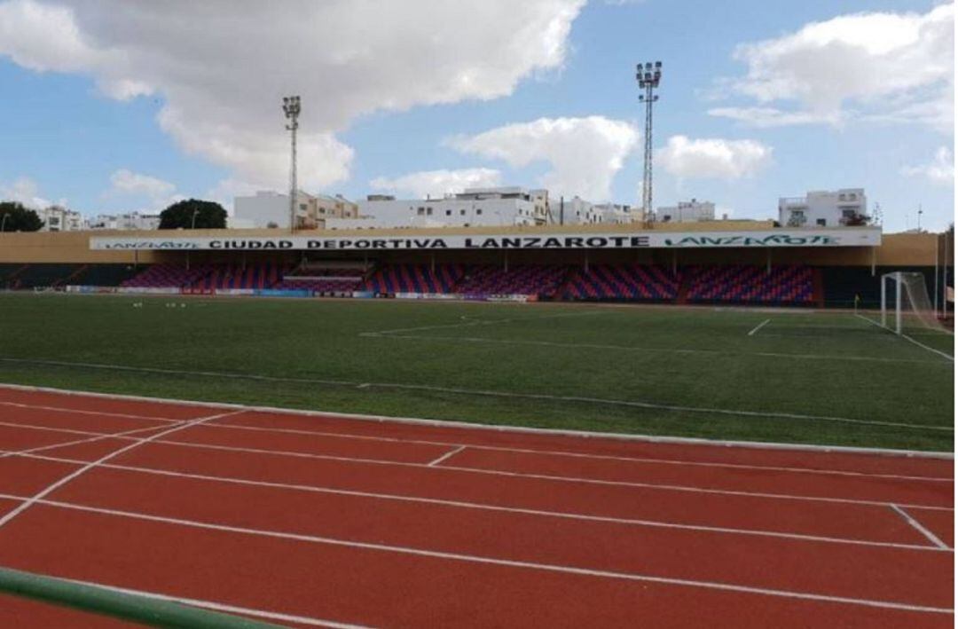 La Ciudad Deportiva Lanzarote con las gradas vacías y sin actividad.