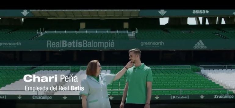 Chari Peña y Fabián Ruiz, en el vídeo promocional del Betis. 