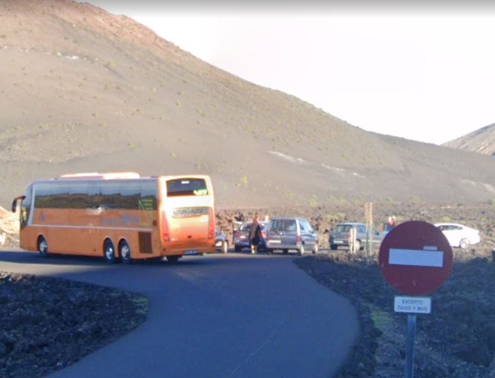 Entrada a las Montañas del Fuego, en el Parque Nacional de Timanfaya, en Lanzarote.