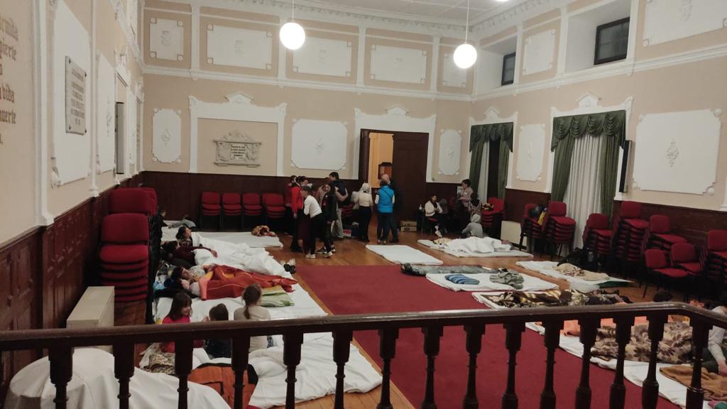 Refugiados ucranianos haciendo noche en el Ayuntamiento de Paredes de Nava (Paredes de Nava)