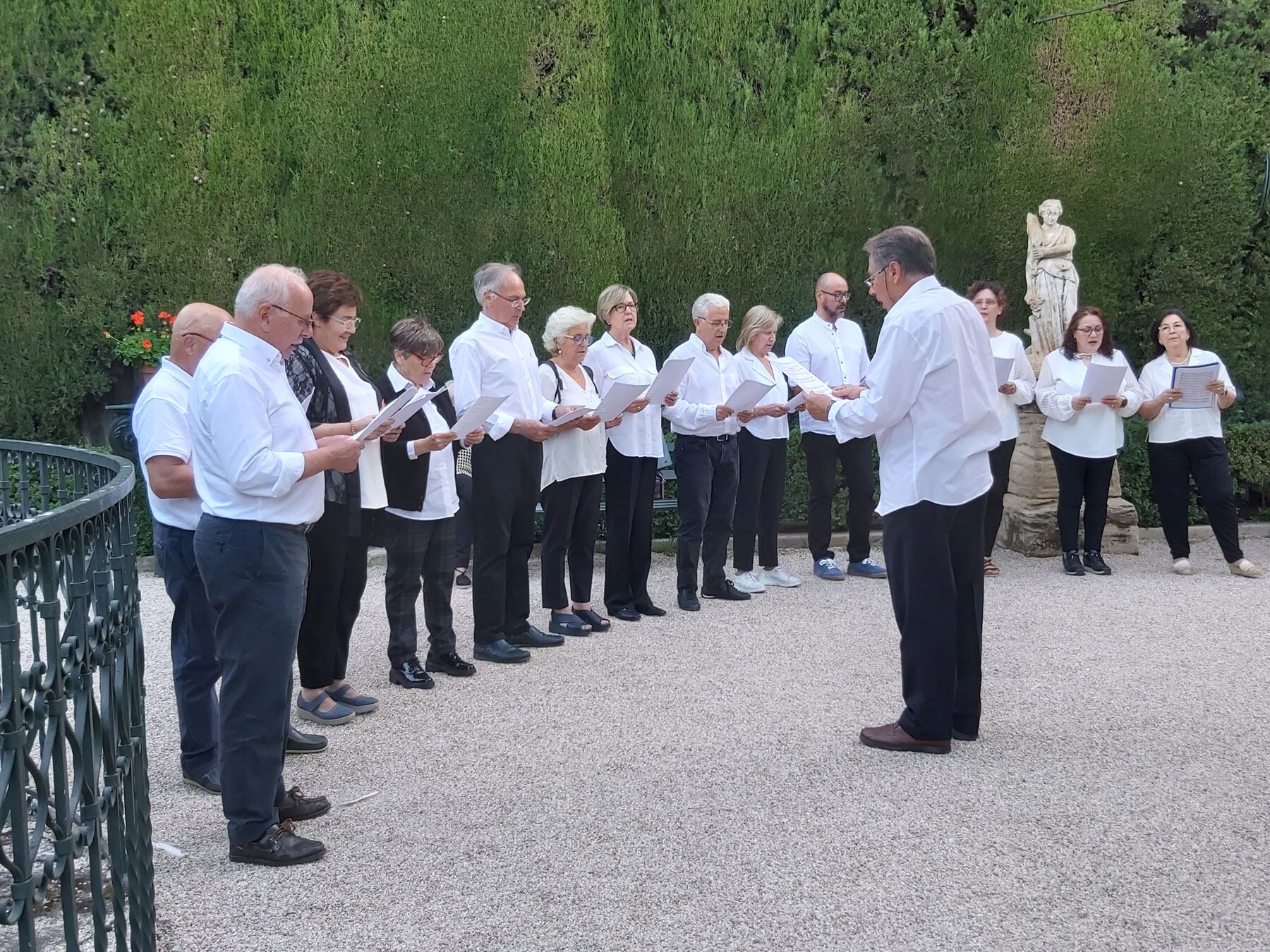 La coral del Círculo Industrial interpretó una habanera y la Salve Marinera