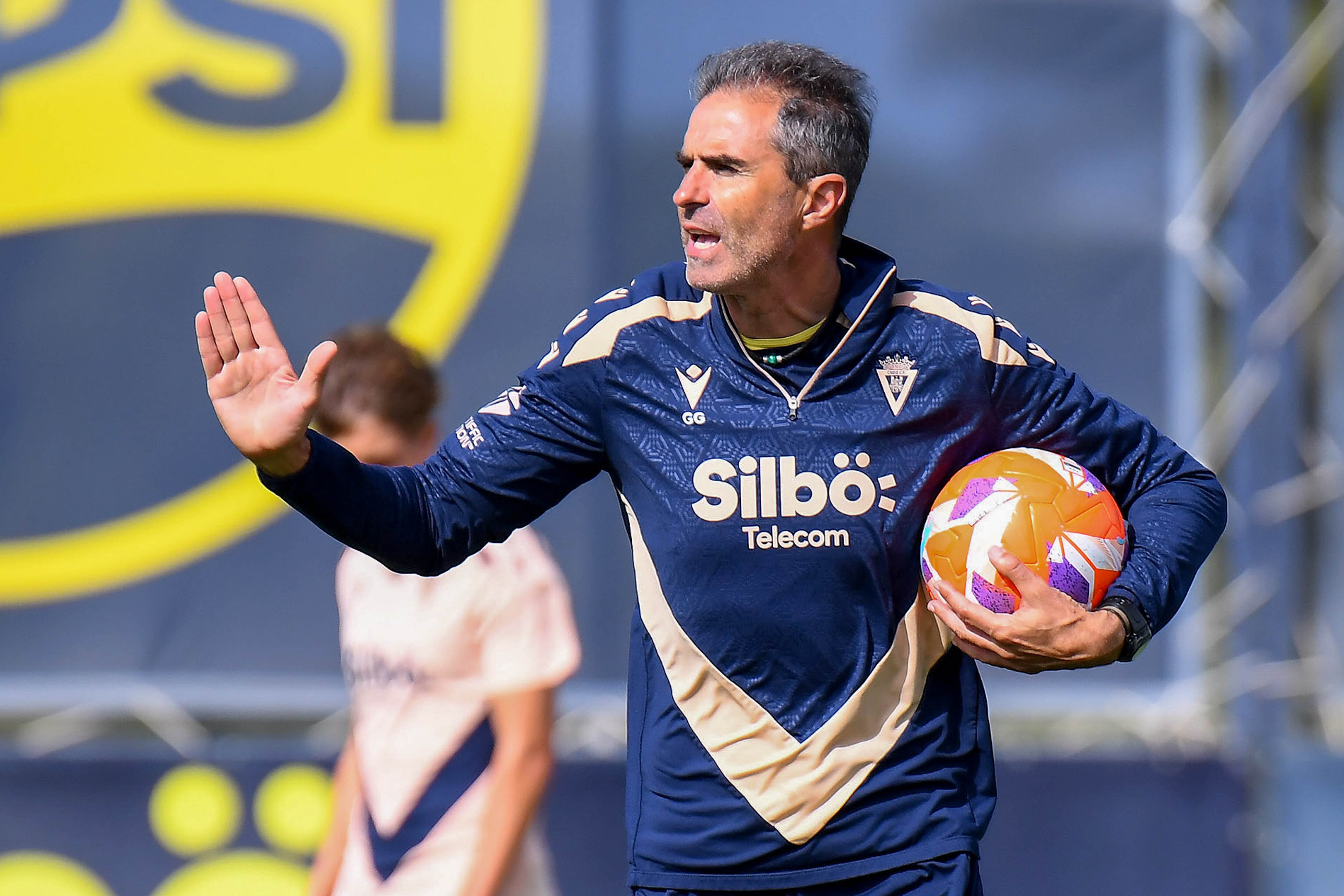 Garitano dirigiendo un entrenamiento en la Ciudad Deportiva.
