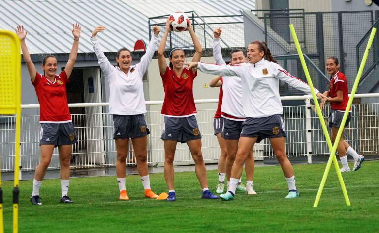 Las jugadoras españolas de la sub&#039;20 durante un entrenamiento