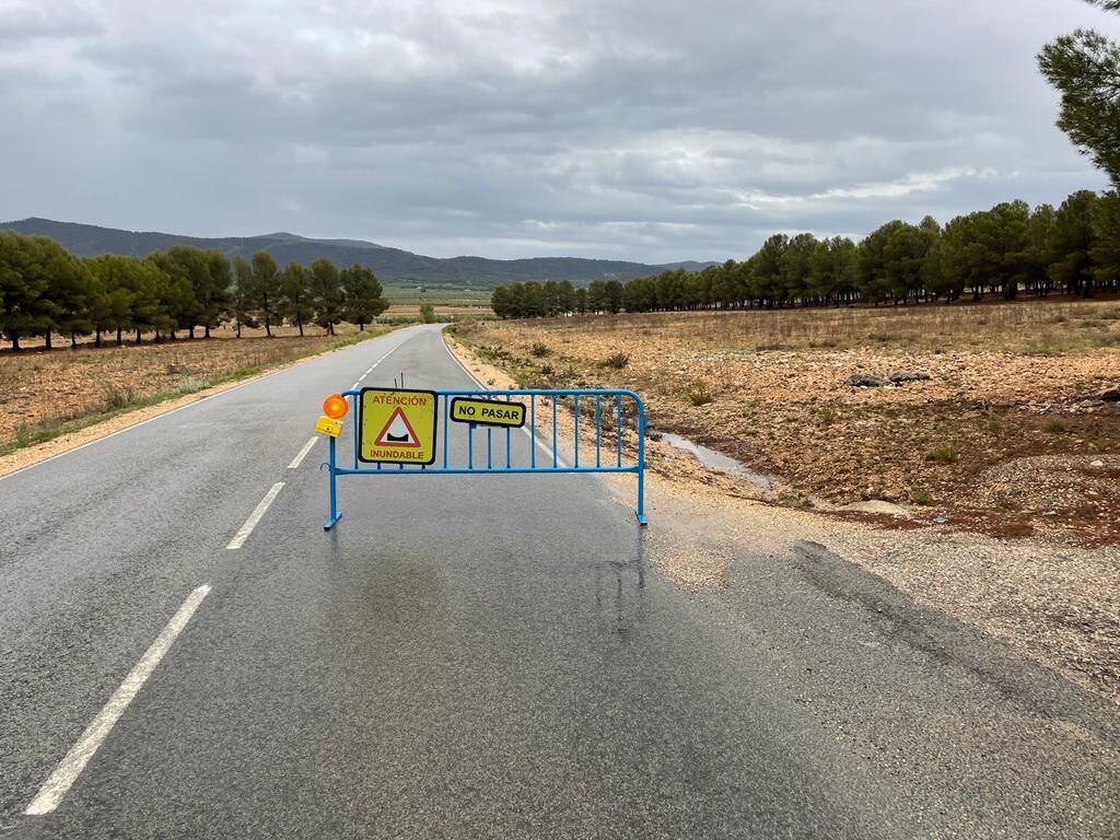 Carretera cortada en Campo de Mirra