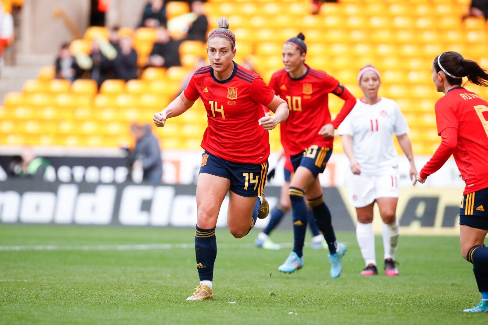 Alexia Putellas celebra un gol en un partido con la selección española