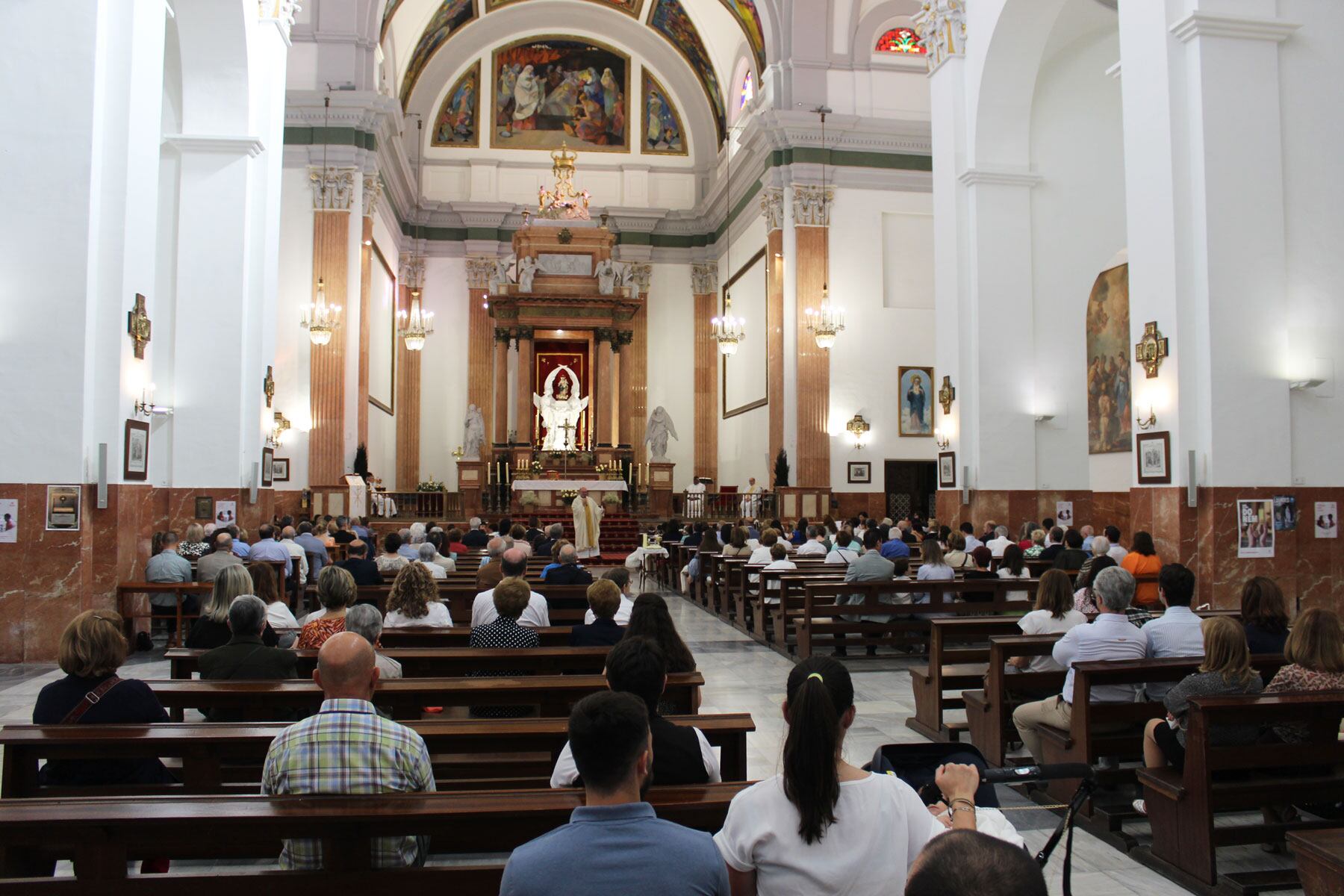 La misa ha tenido lugar en la iglesia de Santa María