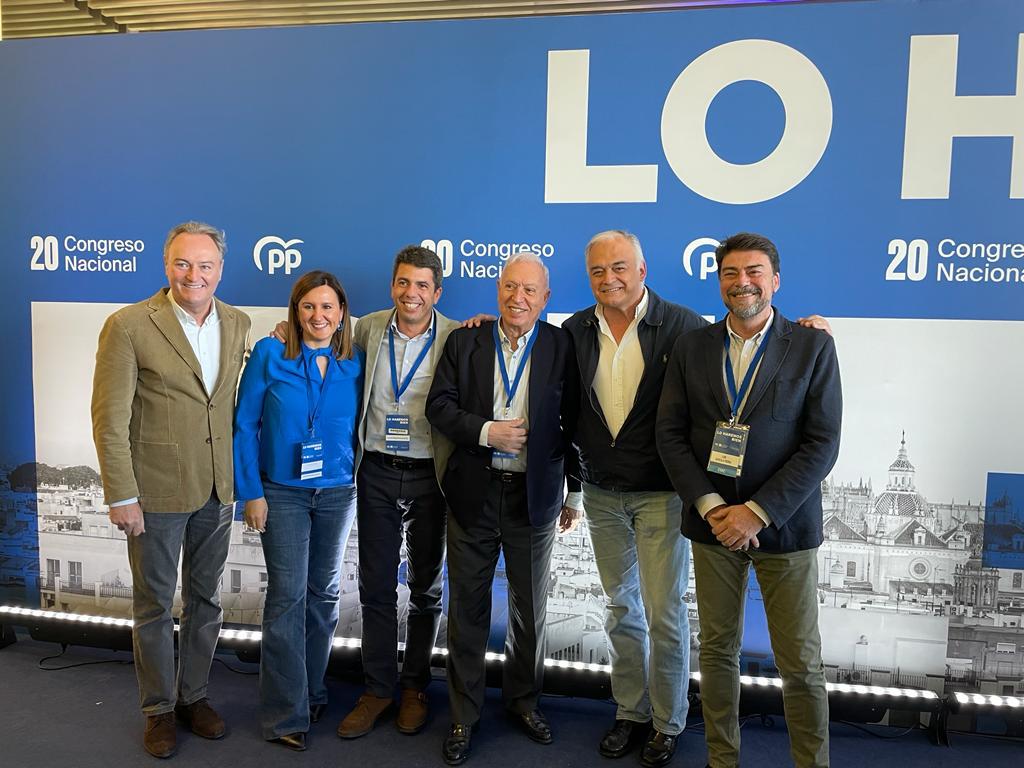 Carlos Mazón junto a Alberto Fabra, María José Catalá, José Manuel García-Margallo, Esteban González Pons y Luis Barcala (de izquierda a derecha).