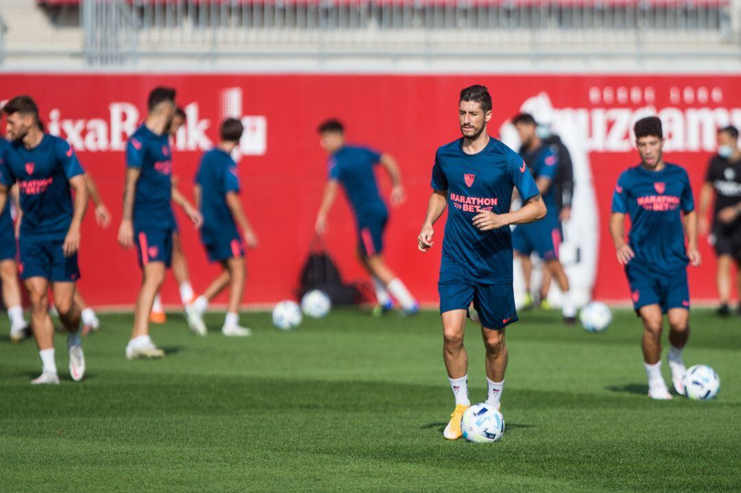 Sergio Escudero durante el entrenamiento del Sevilla FC.