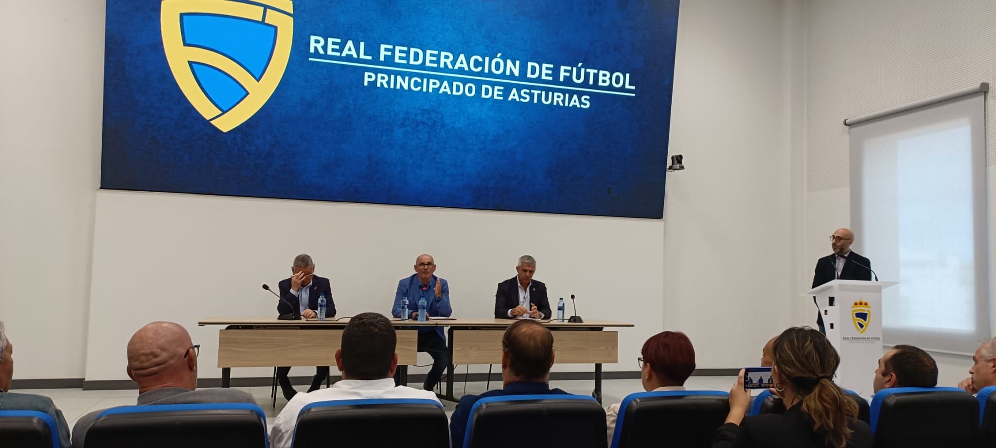 José Ramón Cuetos Lobo, presidente de la Federación Asturiana de Fútbol, explica los motivos por los que descarta dimitir