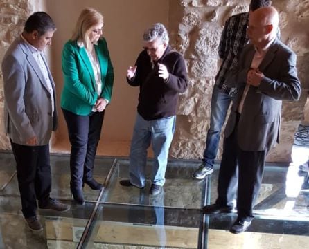 La subdelegada del Gobierno, Francisca Molina, visita la finalización de las obras de reforma del castillo de Villardompardo junto al alcalde del municipio, Francisco López y otros miembros de la corporación municipal