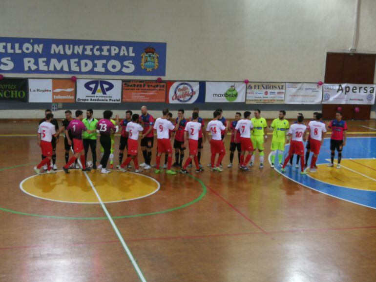 En los Remedios, el Sala Ourense, disputaba el último partido de la liga ante su afición, celebrando el ascenso a la Segunda División B, con otra victoria, frente al Coruxo por dos a uno.