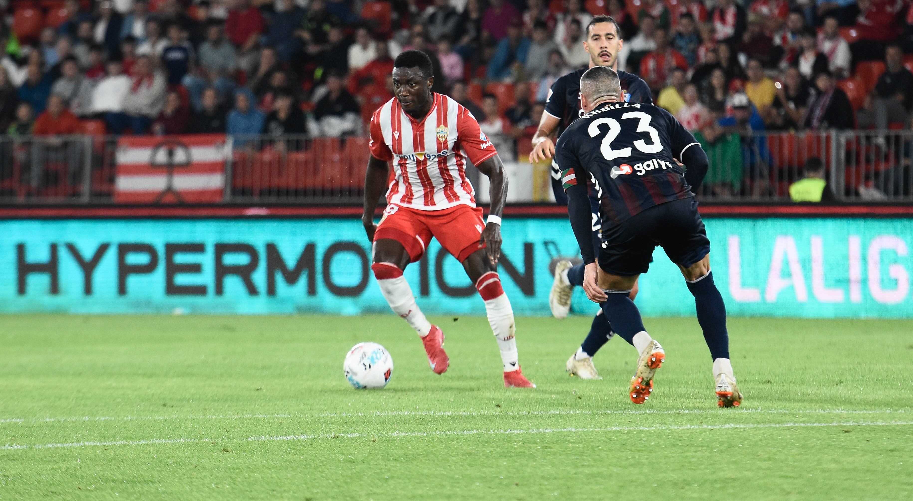 El ‘19’ del Almería entrena a tope y tiene unas ganas locas de marcar su primer gol con la camiseta rojiblanca en una temporada que significa mucho para él.