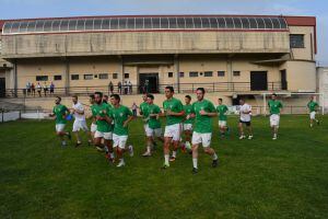 Los jugadores se ejercitaron sobre el césped de El Mancho