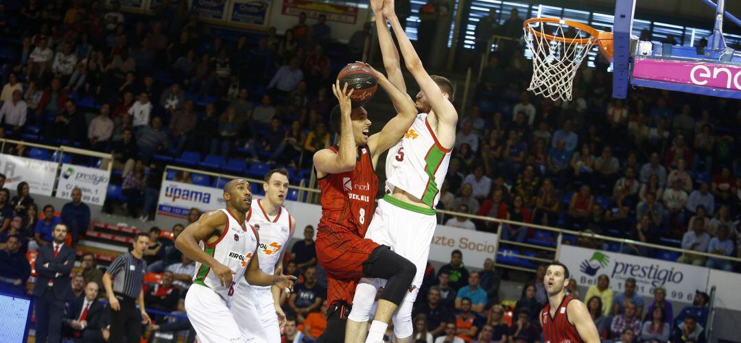 Marc García durante el duelo de la primera vuelta