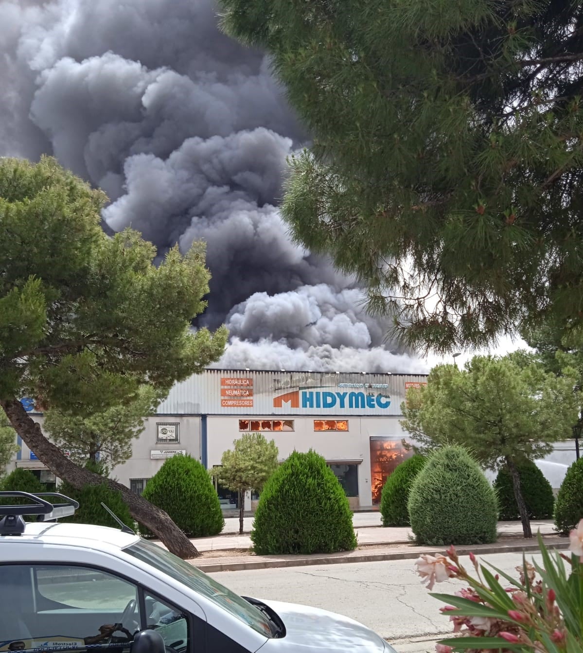 Imagen del incendio desde la calle