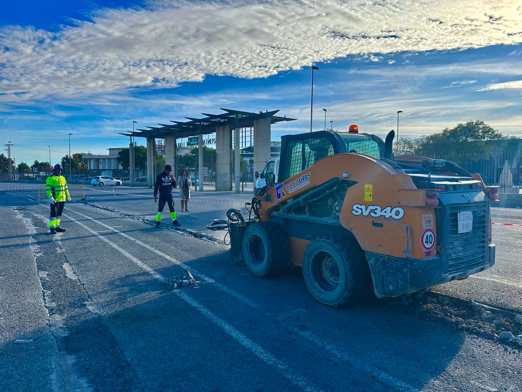 El Ayuntamiento realiza obras de mejora del firme del Huerto de la Rueda de Lorca.