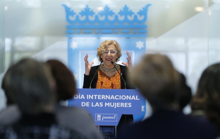 GRA142 MADRID, 08-03-2016.- La alcaldesa de Madrid, Manuela Carmena, durante su intervención en el acto institucional organizado por el Ayuntamiento de Madrid para conmemorar el 8 de marzo, Día Internacional de las Mujeres. EFE-Mariscal