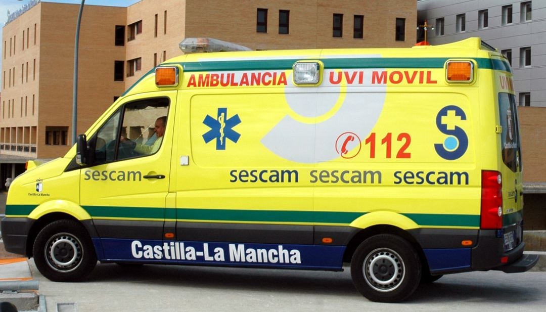 Foto de archivo de una ambulancia del SESCAM 