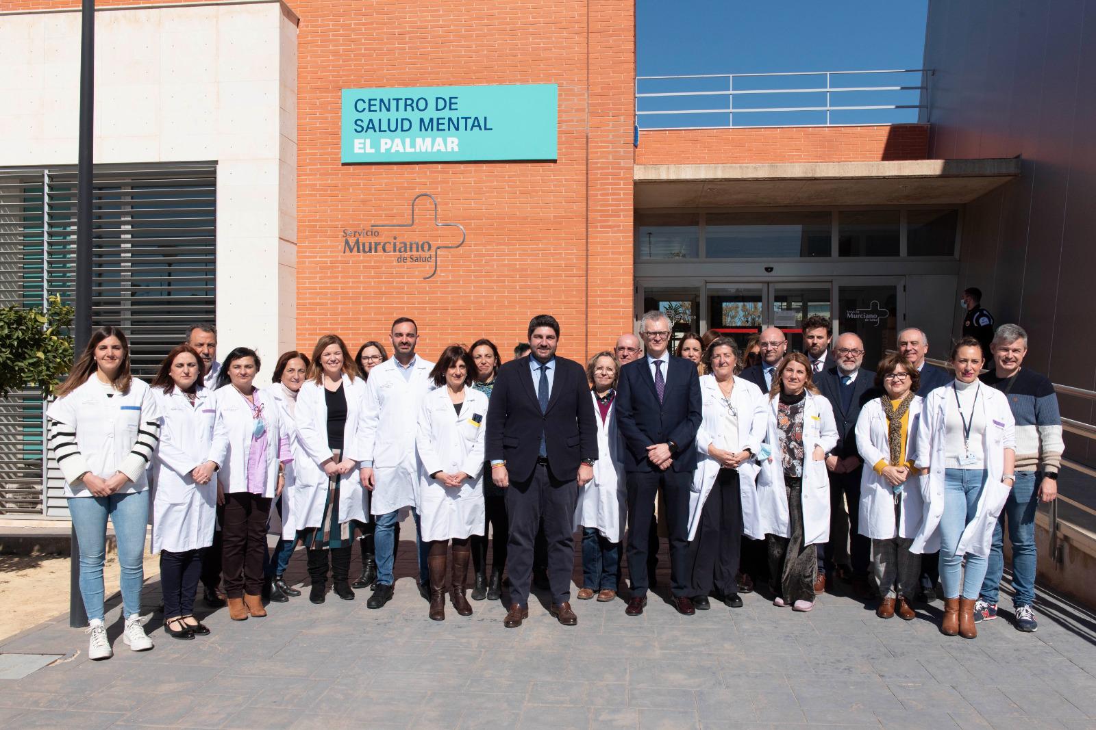 El presidente de la Comunidad, Fernando López Miras, ha visitado el centro de salud mental para la infancia y la adolescencia de El Palmar, donde ha detallado las acciones llevadas a cabo para impulsar la sanidad pública regional