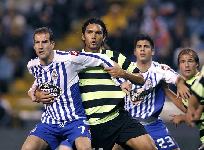 Instante del partido de la decimocuarta jornada de liga en el que el Deportivo ganó al Hércules por 1 - 0 gracias al gol de Lassad