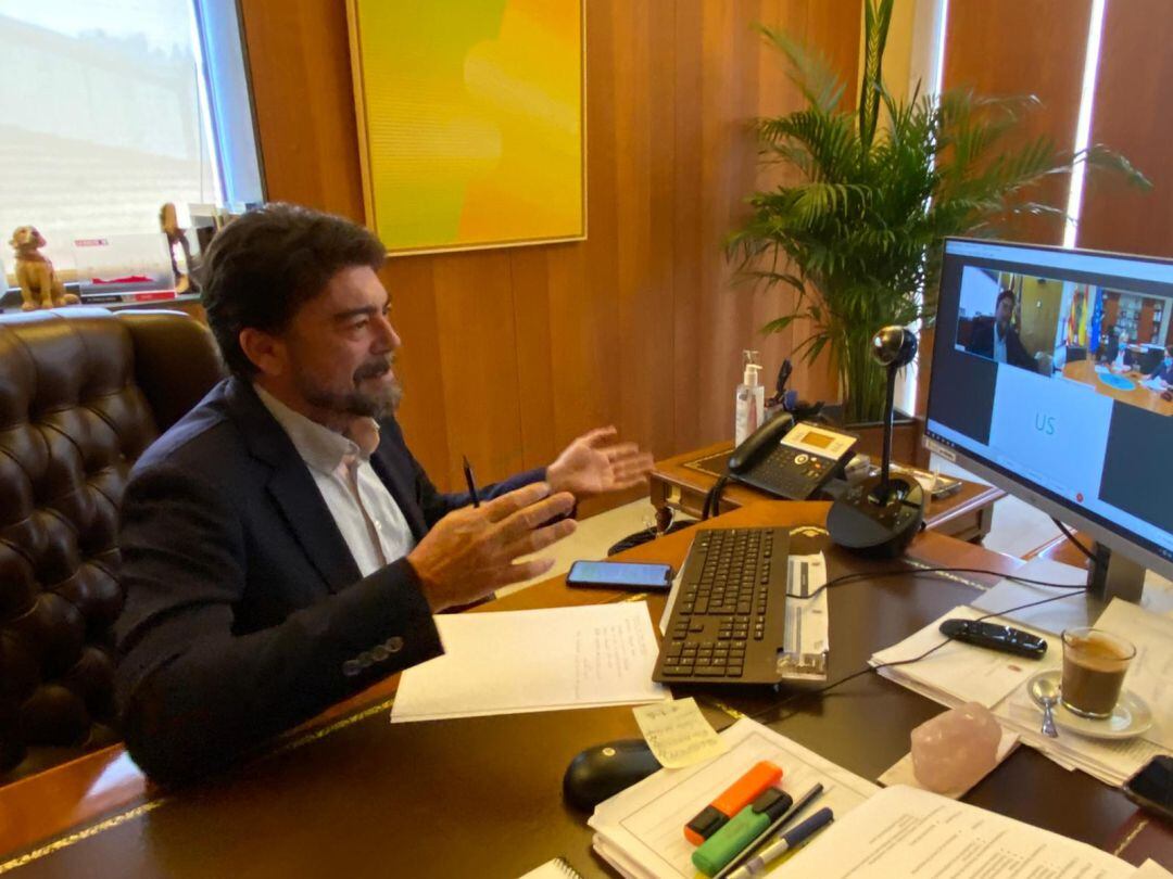 Reunión telemática entre el alcalde Luis Barcala y la consellera Ana Barceló