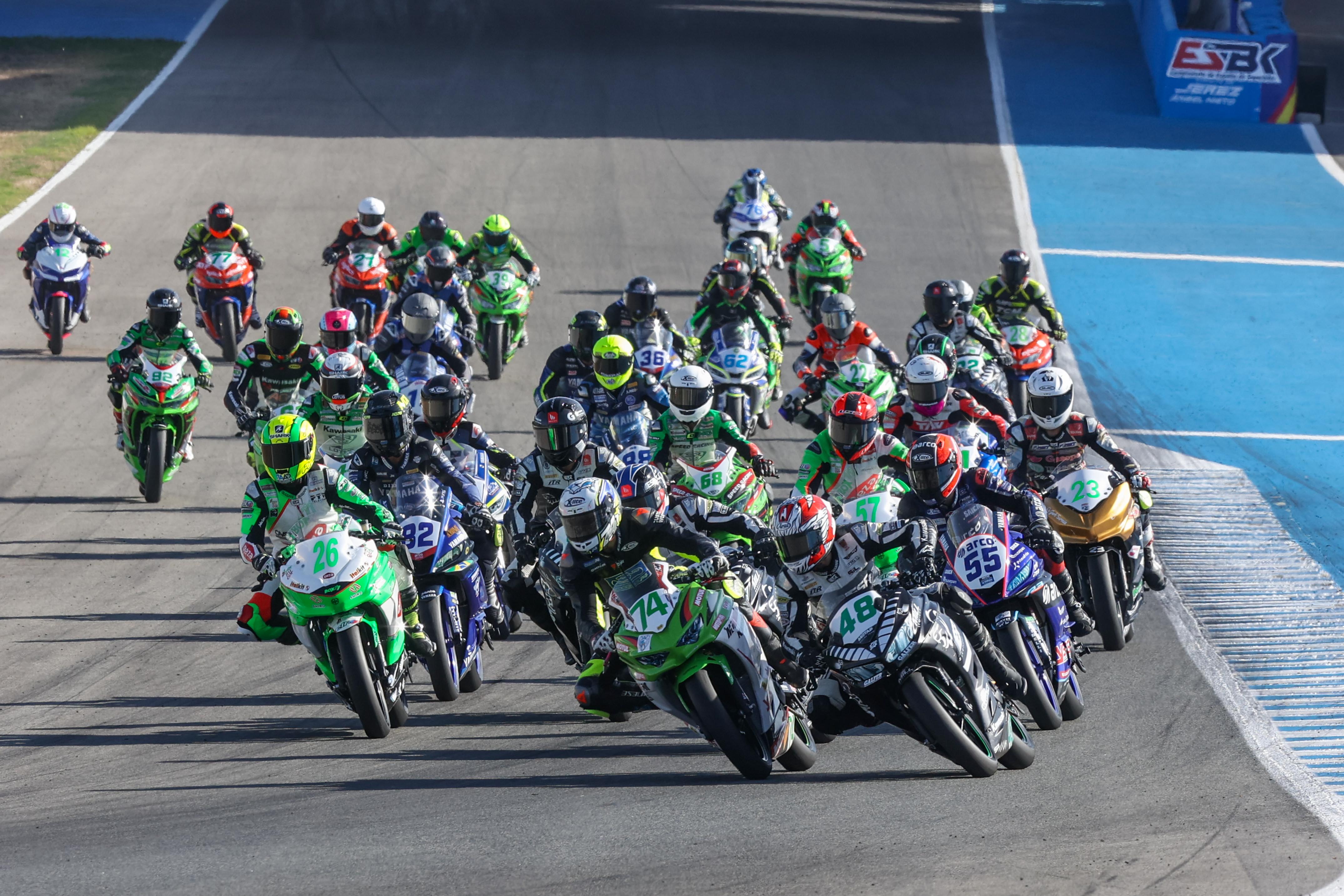 Salida carrera SBK 300 en el Circuito de Jerez