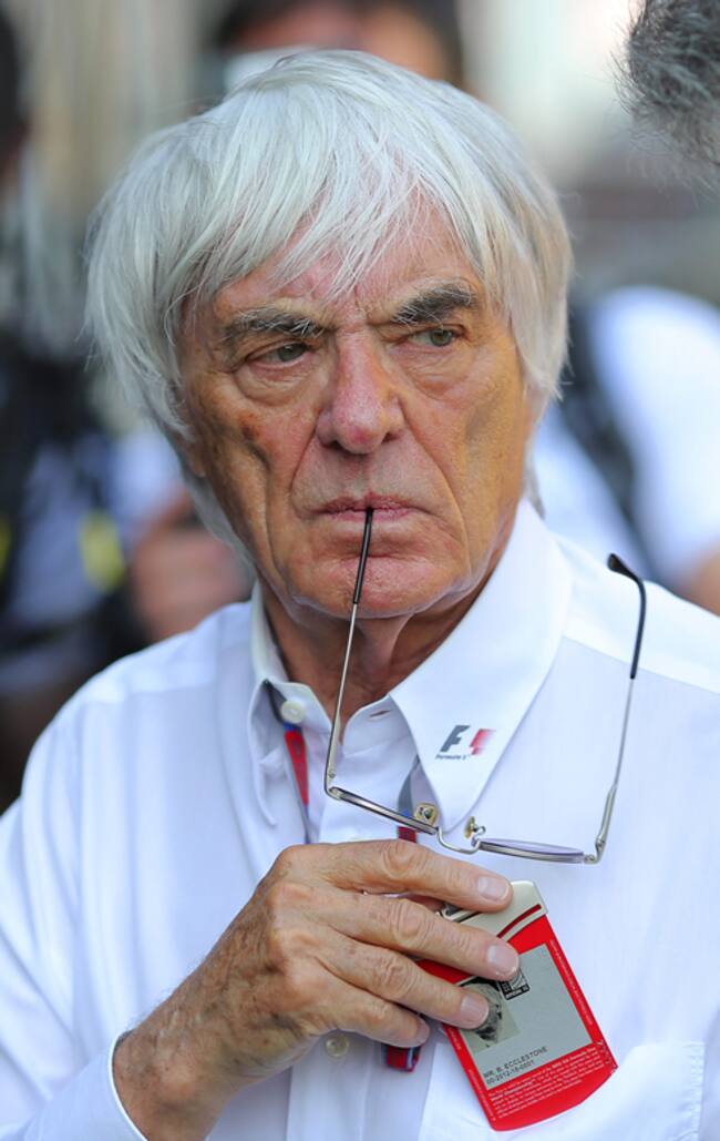 El patrón de la F1 reflexiona durante un segundo en el Gran Premio de Italia