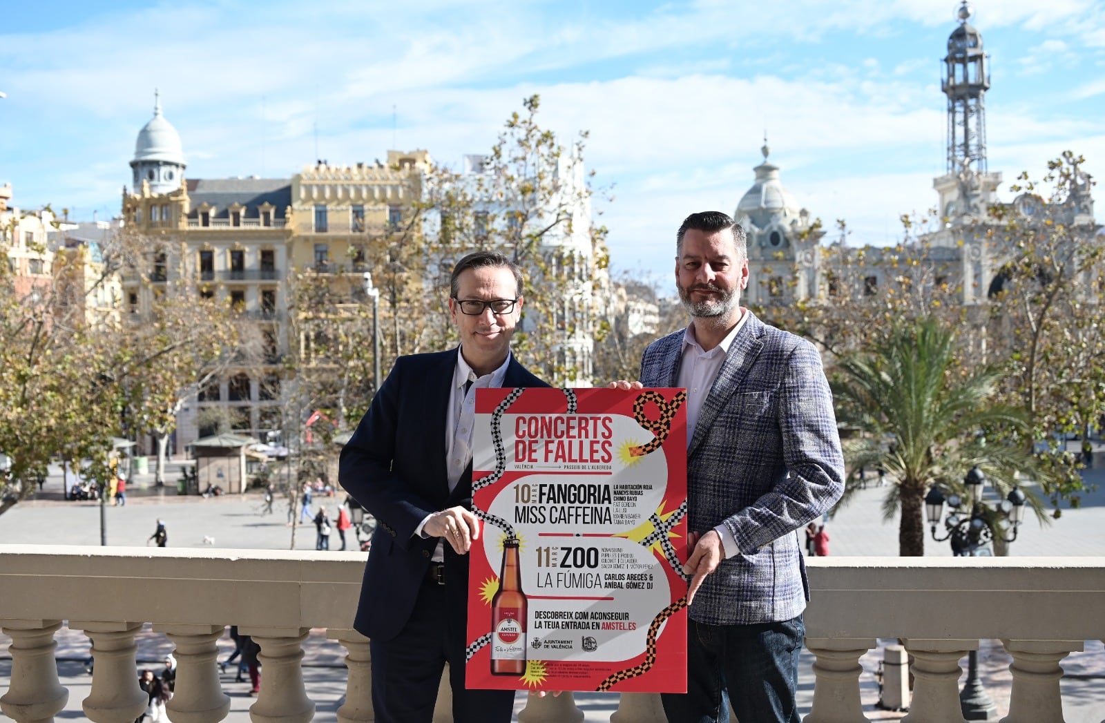 El director general de Relaciones Institucionales de Heineken, Pablo Mazo, y el concejal de Comercio y Cultura Festiva en el Ayuntamiento de València, Carlos Galiana, presentan el cartel de los conciertos de Fallas