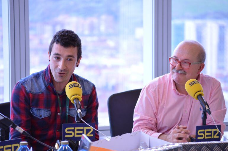 El cocinero vasco tres Estrellas Michelin, Eneko Atxa, junto al pastelero Manuel Angulo.