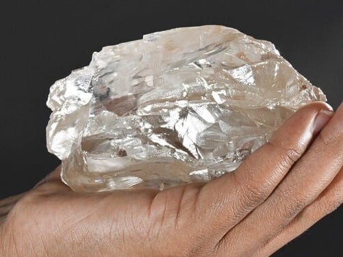 La compañía canadiense Lucara Diamonds halló en Botsuana un diamante de 2.492 quilates que se sitúa como el segundo más grande descubierto hasta la fecha en el mundo.