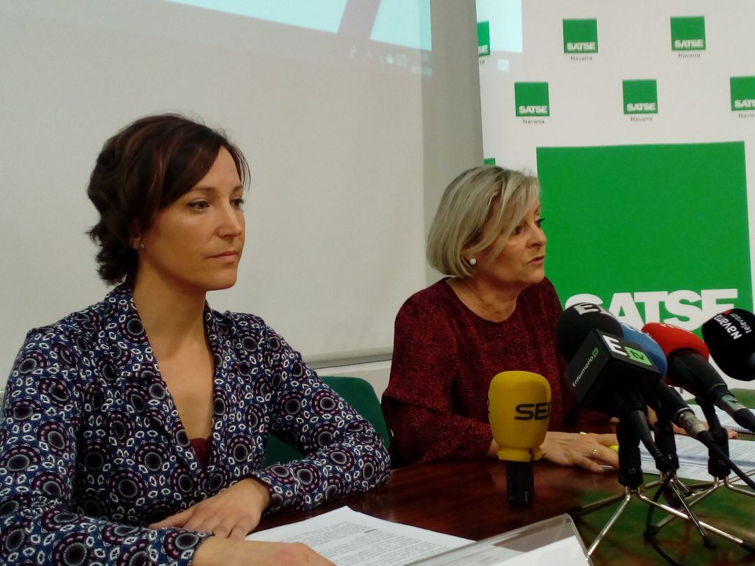 Raquel Bengochea y María José Algarra, vicesecretaria y secretaria territorial de SATSE en Navarra.