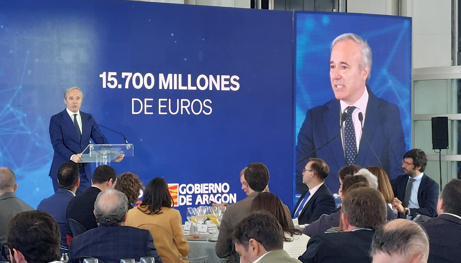 Jorge Azcón en la presentación de las inversiones de Amazon en la comunidad