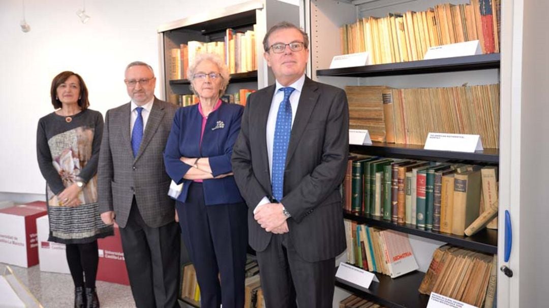 La familia de Soledad Gallego-Díaz entrega a la UCLM los fondos bibliográficos  de su padre, un destacado matemático