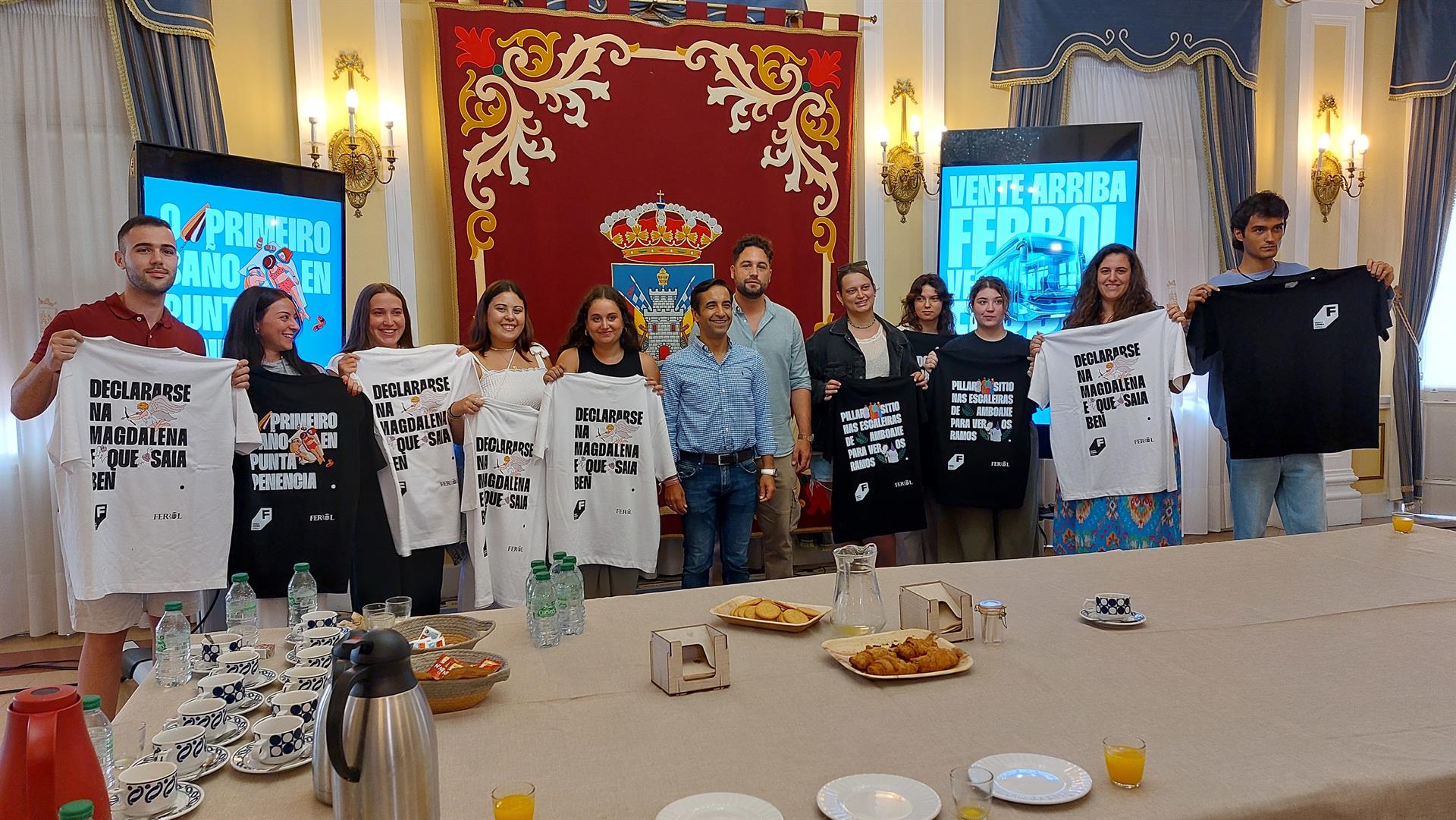 El Alcalde De Ferrol, José Manuel Rey Varela, Recibe A Turistas De Cartagena