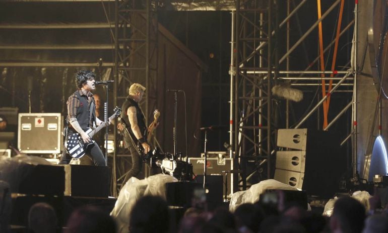 El cantante y guitarrista de la banda estadounidense Green Day, Billie Joe Armstrong, durante su actuación en el Festival Mad Cool