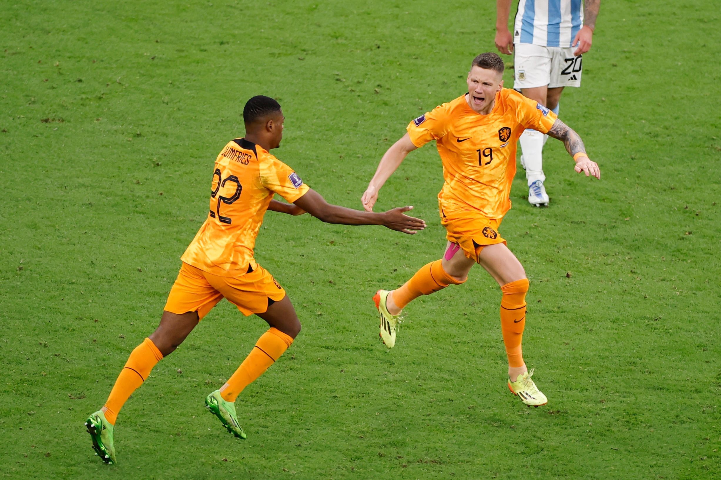 Wout Weghorst celebra el 1-2 ante Argentina