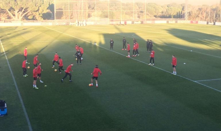 Los jugadores del Atlético de Madrid entrenan antes del derbi del sábado 